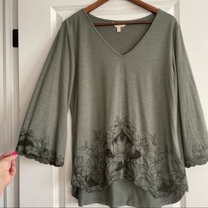 Size L Green wide sleeve embroidered shirt